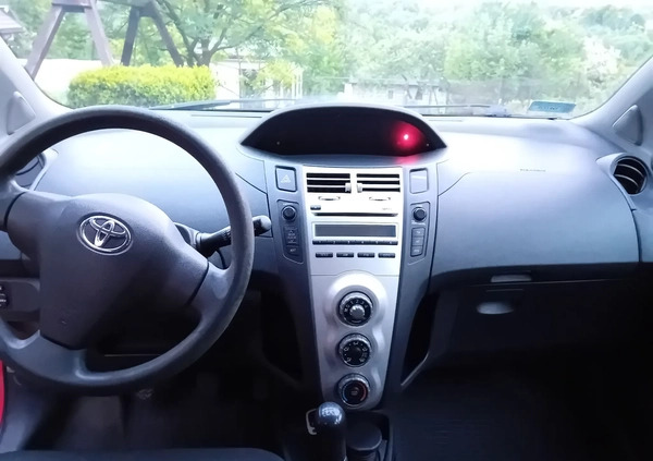 Toyota Yaris cena 8000 przebieg: 250034, rok produkcji 2006 z Wieliczka małe 172